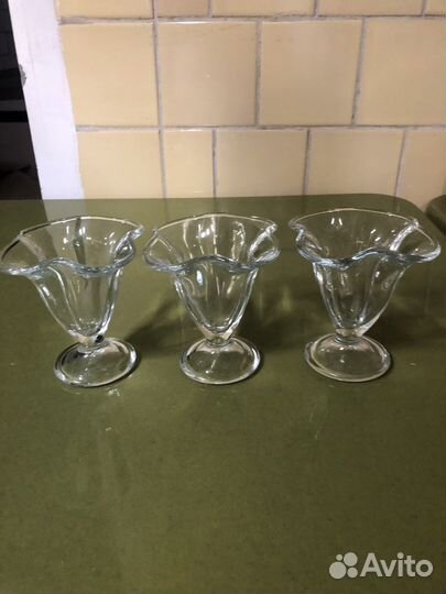 Тарелки, чашки, стаканы, салатники