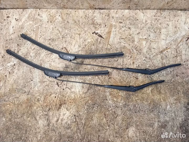 Поводок дворников Renault Duster 1