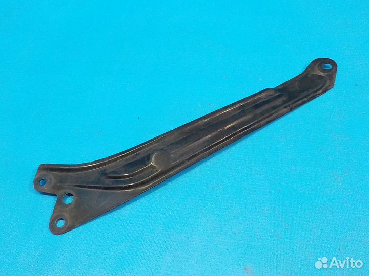 Кронштейн передней панели правый skoda Yeti 2009-2