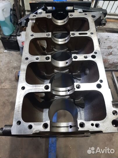 Блок в сборе Крайслер 2.4 газ Волга