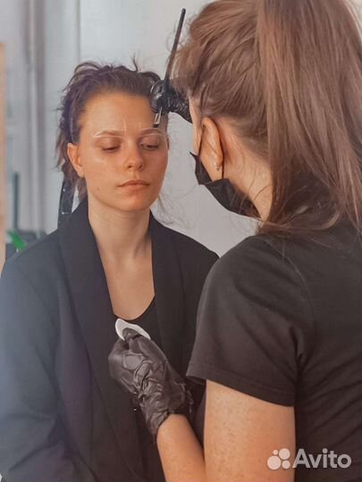 Коррекция и окрашивание бровей