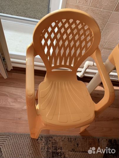 Детский Стол и 2 детских стула