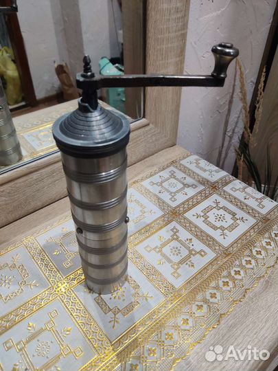 Кофемолка ручная винтажная СССР