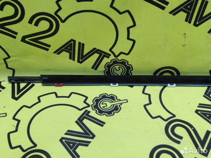 Молдинг стекла (на дверь) передний левый Lexus