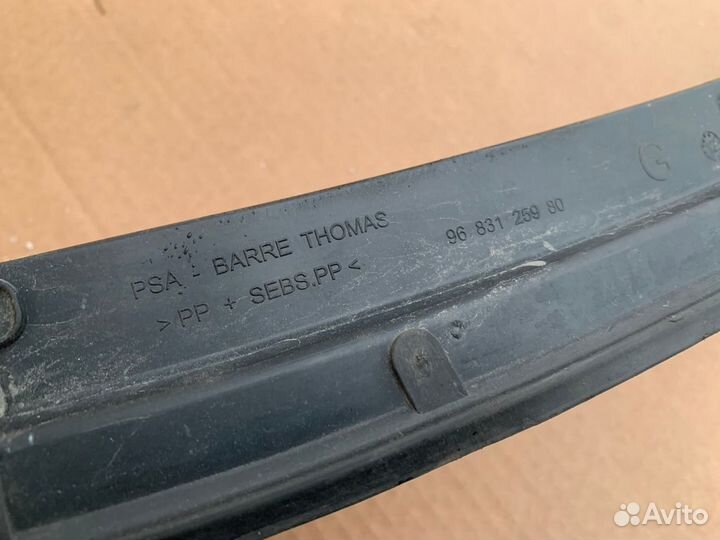 Уплотнитель крыла переднего LH Peugeot 3008, 5008