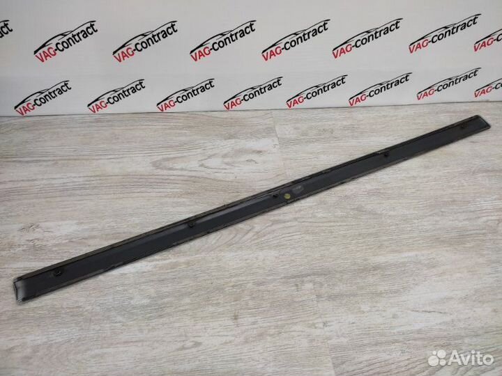 Молдинг двери передний правый Skoda Octavia A5 1.6