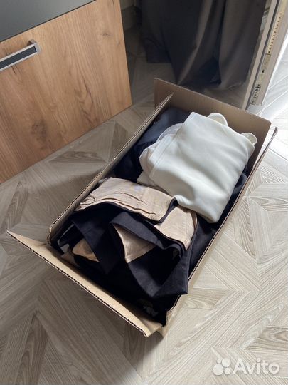 Коробка с одеждой S-XS