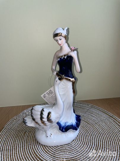 Статуэтка дама девушка фарфор кобальт