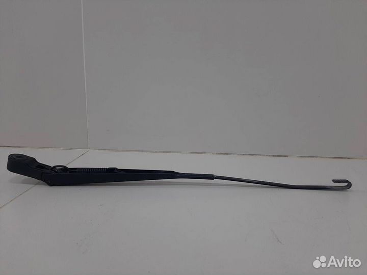 Поводок стеклоочистителя передний правый LADA Larg