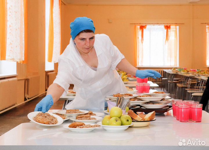 Работник зала в столовую Вахта в Москве