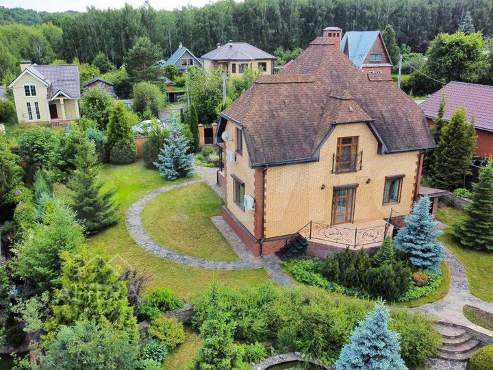 Коттедж 216,2 м² на участке 15,4 сот.