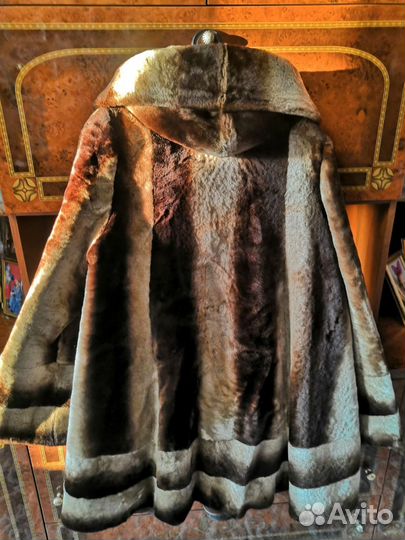 Шуба мутоновая с капюшоном короткая