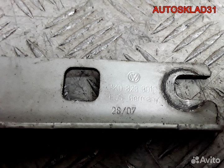 Петля капота левая Volkswagen Golf 5 1K0823301C