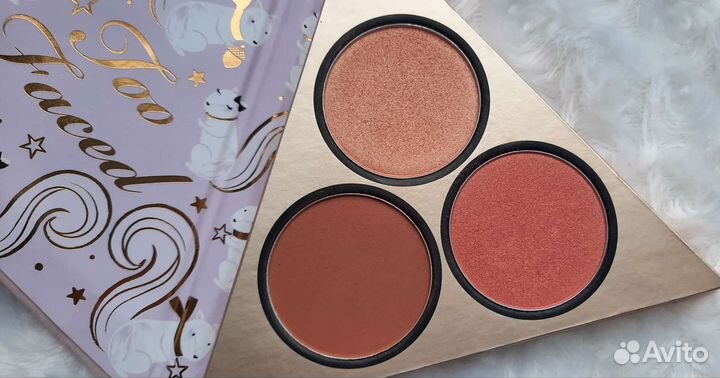 Too faced палетка 3 в 1 румяна хайлайтер скульптор