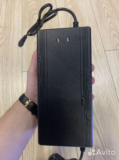 Зарядное устройство 60v (67.2) -5 ампер (А)