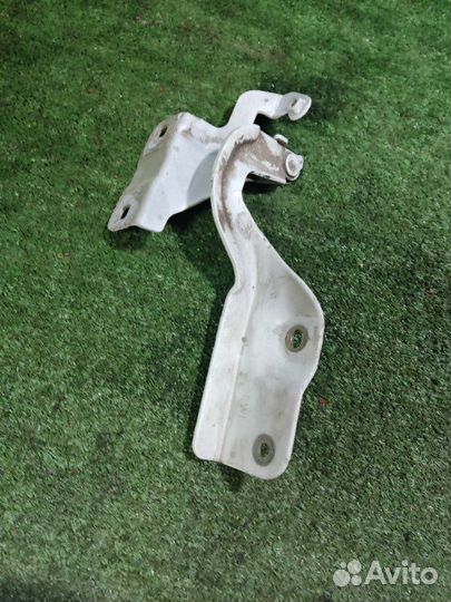 Петля капота левая Nissan Almera G15