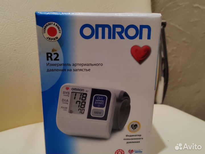 Тонометр на запястье omron