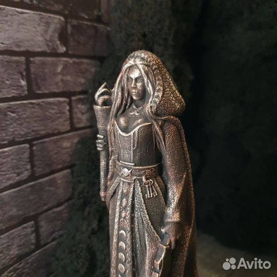 Статуэтка Великой Гекаты