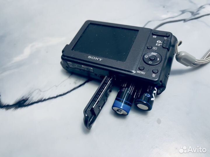 Фотоаппарат Sony Cyber-shot DSC-S2000