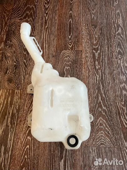 Бачок омывателя на Honda Civic 4d