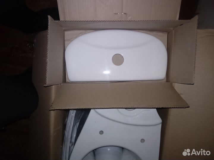 Унитаз с бачком новый