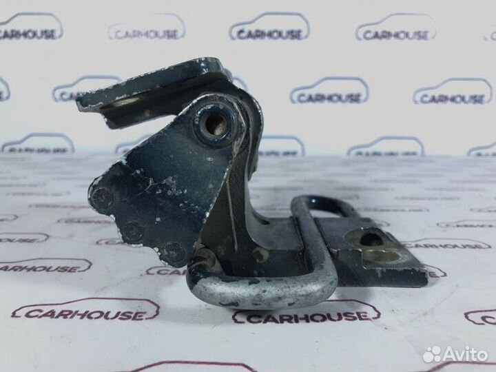 Петля двери передняя правая Volkswagen Passat B6