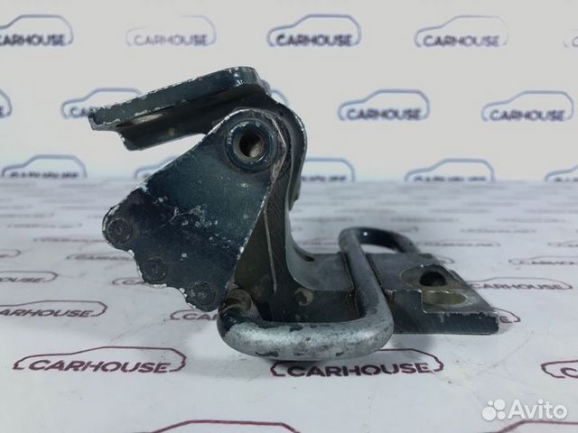 Петля двери передняя правая Volkswagen Passat B6