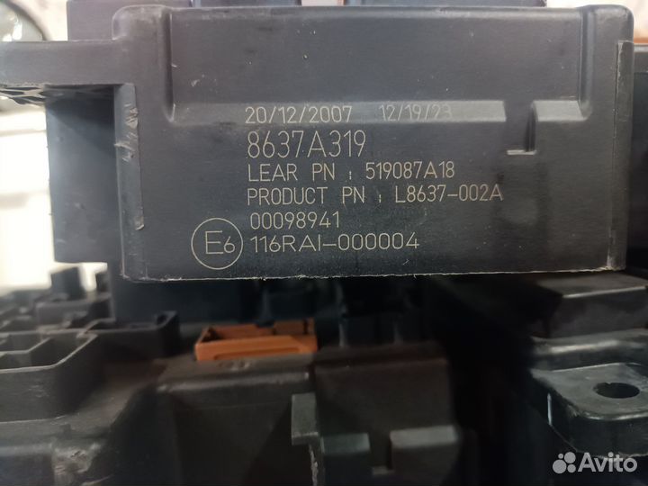 Блок предохранителей салонный Митцубиси Аутлендер