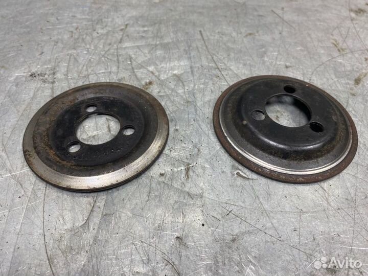 Шкив водяного насоса (помпы) Volkswagen Passat