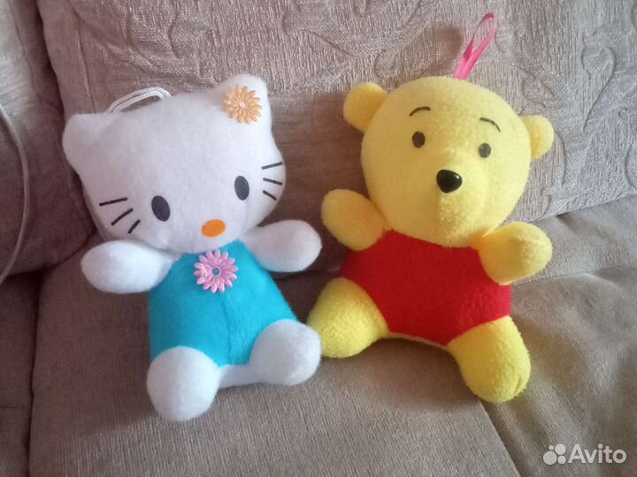 Игрушка Hello Kitty и кого то еще
