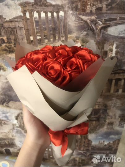 Розы из атласных лент