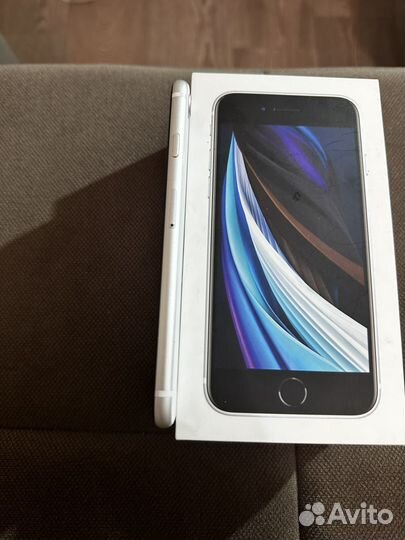 Телефон iPhone se 2020 64 gb