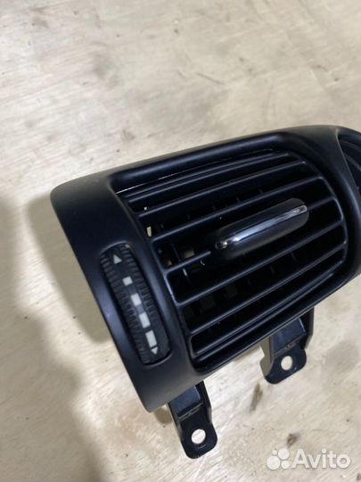 Воздуховод печки правый Mercedes-Benz C-Class W203