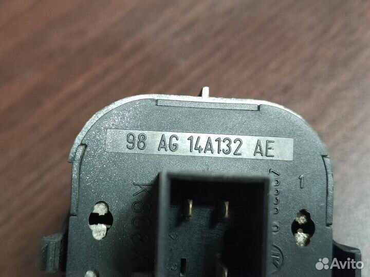 Блок управления стеклоподъемниками Ford Focus