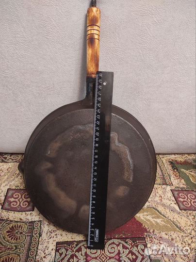 Чугунная сковорода с ручкой,блинная