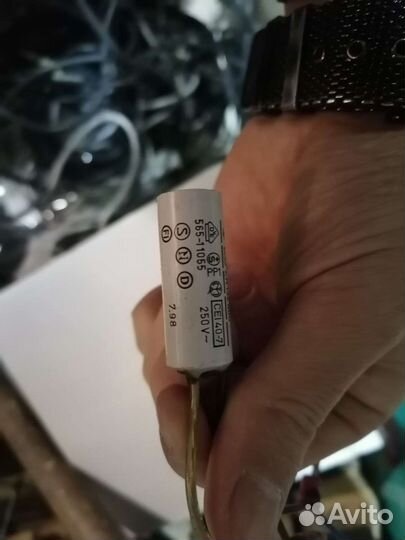 Конденсатор KNM 1011 8мкФ 380V 40-60Hz (iskra) W6