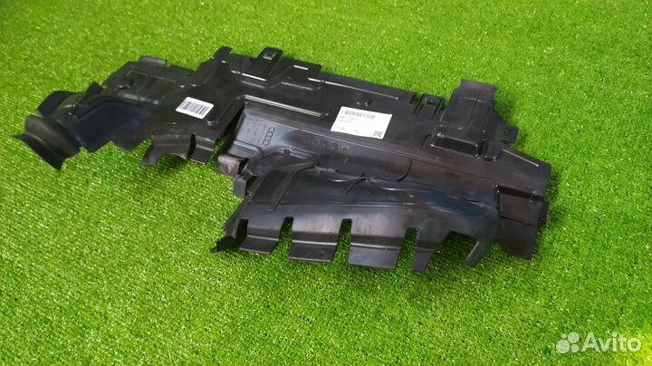 Воздуховод радиатора передний правый Audi Q7