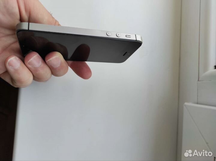 Телефон iPhone 5 se