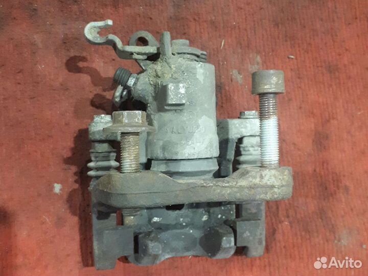 Задний левый суппорт фольксваген гольф 6