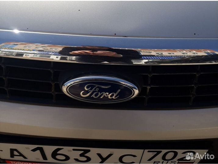 Передняя эмблема Ford Focus 2