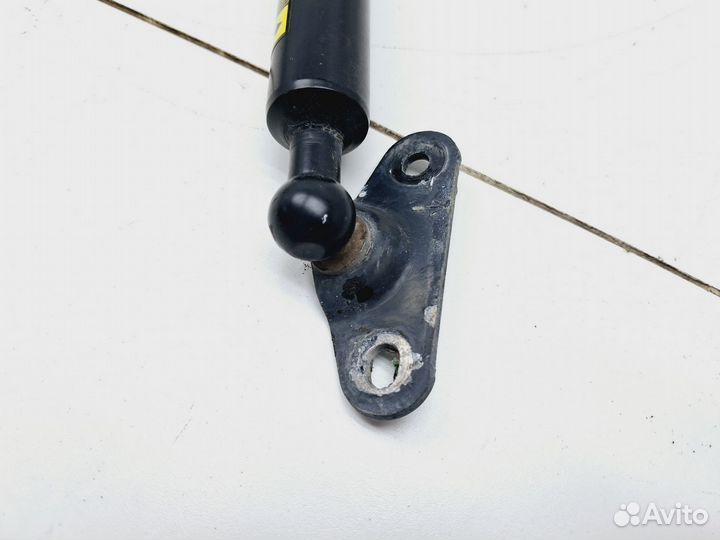 Амортизатор двери багажника Toyota Highlander II