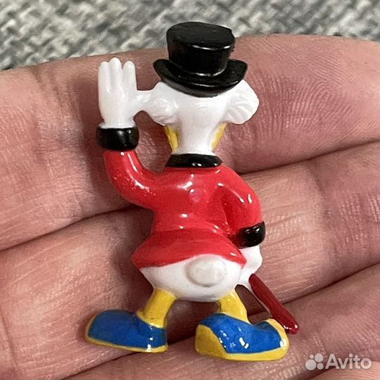 Игрушка Дональд Дак из шоколадного яйца