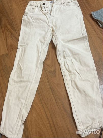 Белые джинсы мом