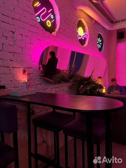 Лаундж-бар «Neon»