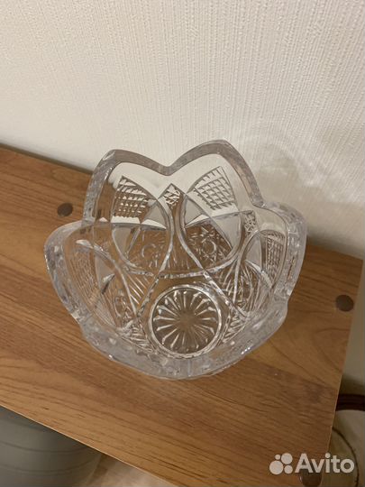 Вазы и салатницы хрустальные и стекло