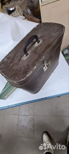 Антикварный кофр для фотокамер