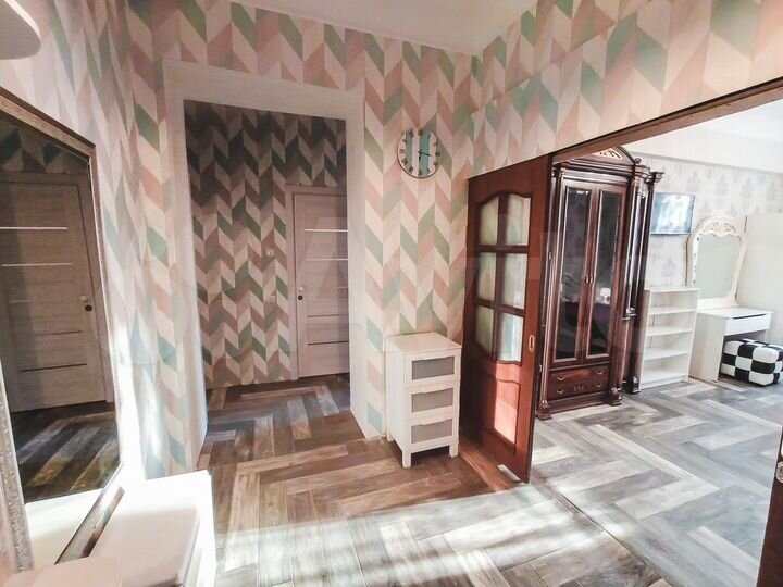 2-к. квартира, 70 м², 2/4 эт.