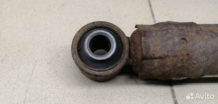 Амортизатор задний левый Land Cruiser (150) -Prado