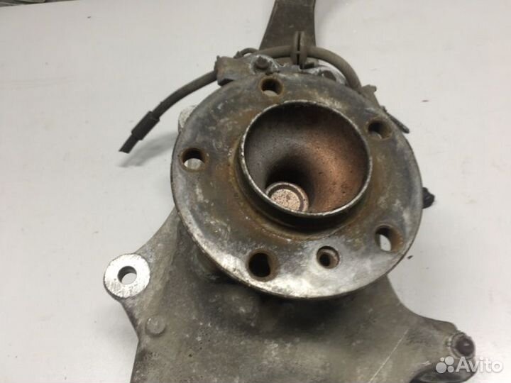 Кулак поворотный передний правый Bmw 7-Seria F02