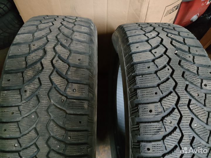 Bridgestone Blizzak Spike-01 215/60 R16 95